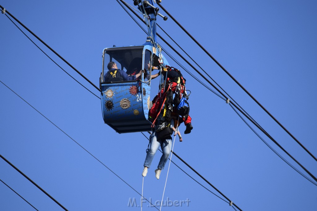 Koelner Seilbahn Gondel blieb haengen Koeln Linksrheinisch P416.JPG - Miklos Laubert